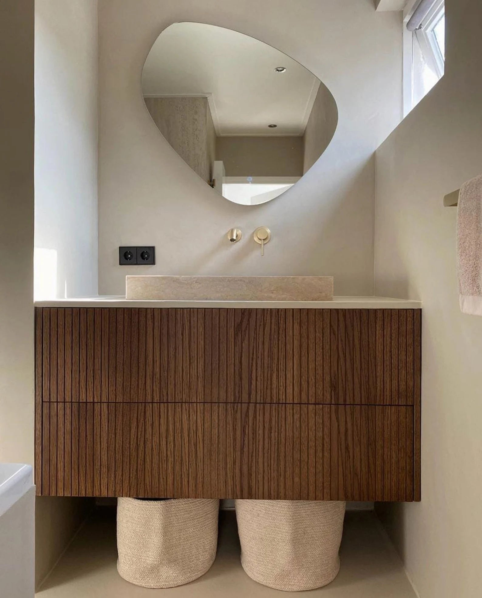 Asymmetrical Class B Backlit Mirror (3 Lights Integrated)